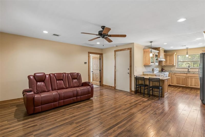 1111 Riley Road, Whitesboro TX 76273 - Photo 9