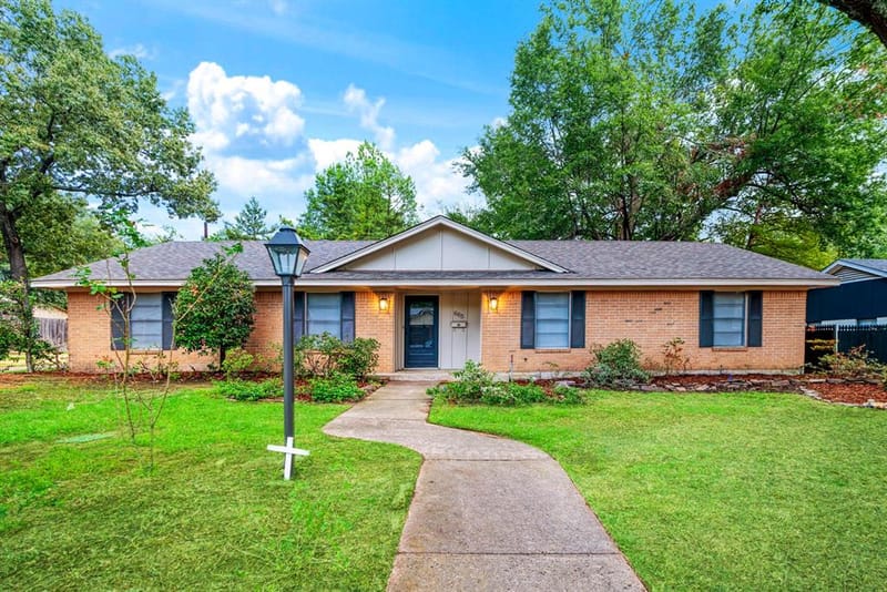 665 32nd Street SE, Paris TX 75460