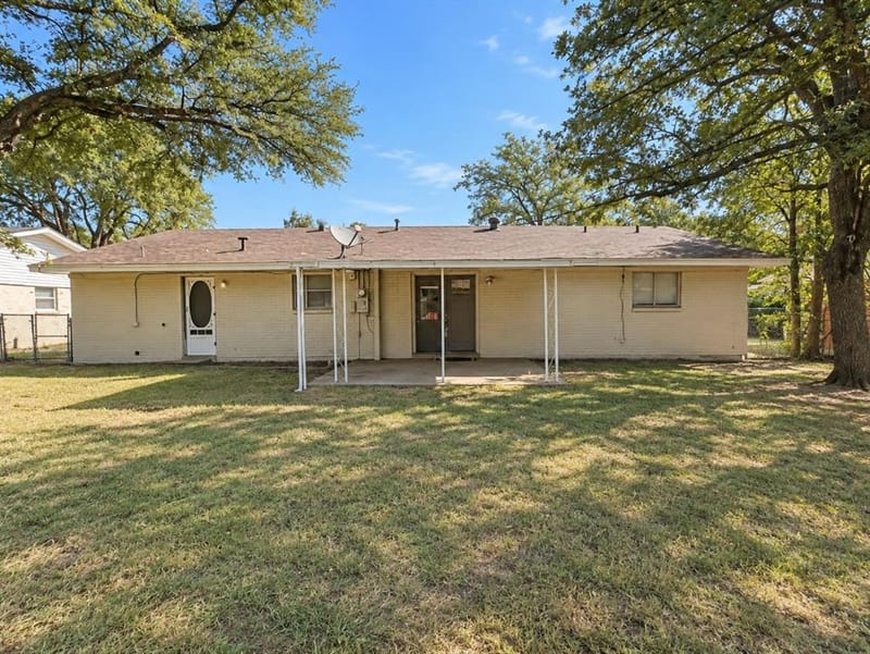 304 S Norma Drive, Lacy Lakeview TX 76705 - Photo 9