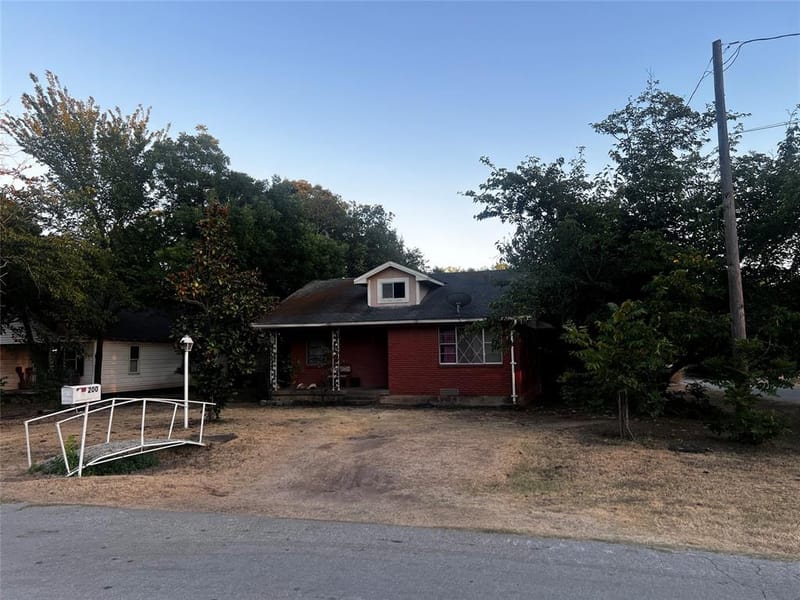200 E Indiana Avenue, Midlothian TX 76065
