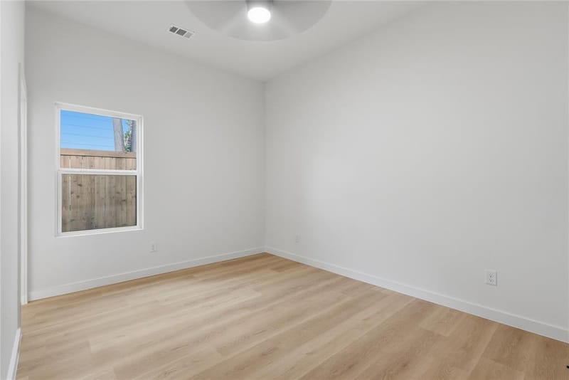 817 Brooks Avenue, Dallas TX 75208 - Photo 7
