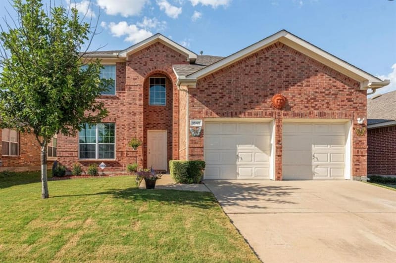 1048 Twin Brooks Drive, Grand Prairie TX 75052