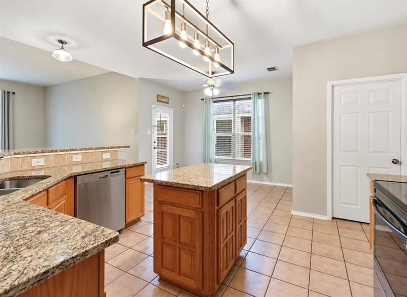 1048 Twin Brooks Drive, Grand Prairie TX 75052 - Photo 11