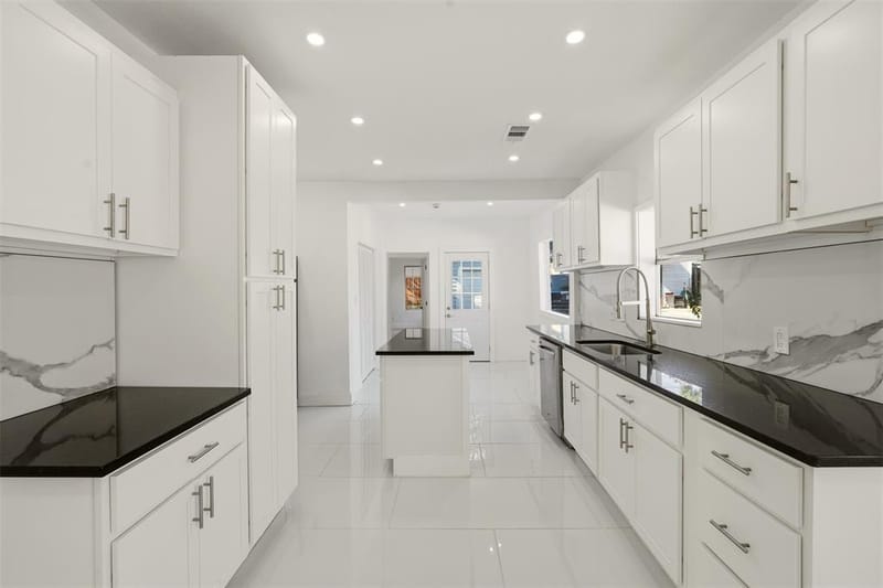 809 Cristler Avenue, Dallas TX 75223 - Photo 5