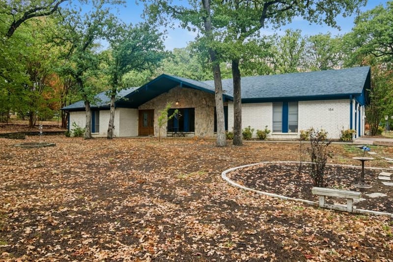 104 Trailwood Court, Burleson TX 76028