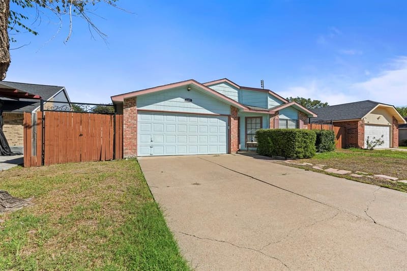 1322 Clark Trail, Grand Prairie TX 75052 - Photo 5
