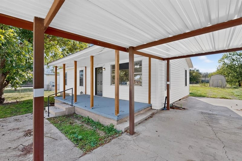 306 S Oak Lane, Tolar TX 76476 - Photo 6
