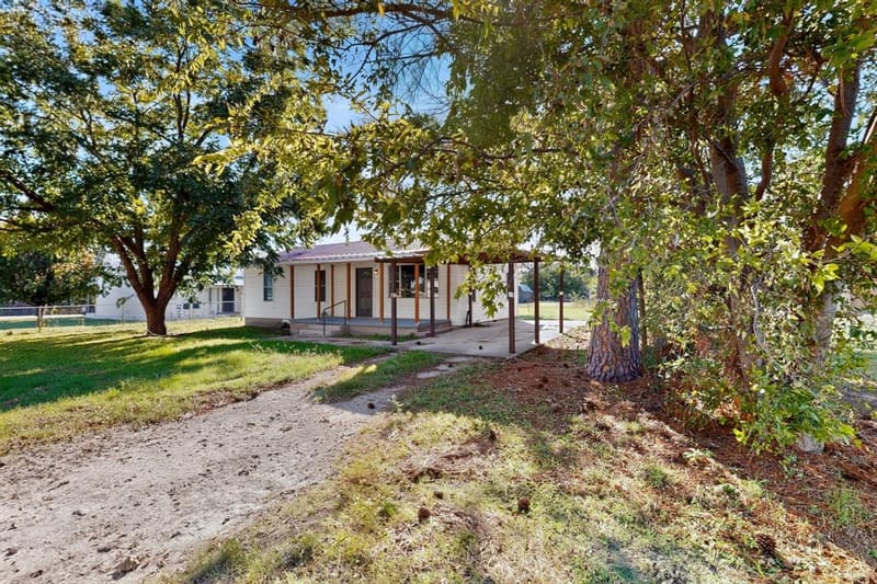 306 S Oak Lane, Tolar TX 76476 - Photo 5
