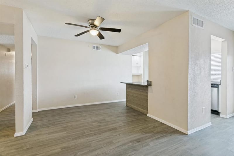 1210 Brook Hill Lane, Arlington TX 76014 - Photo 6