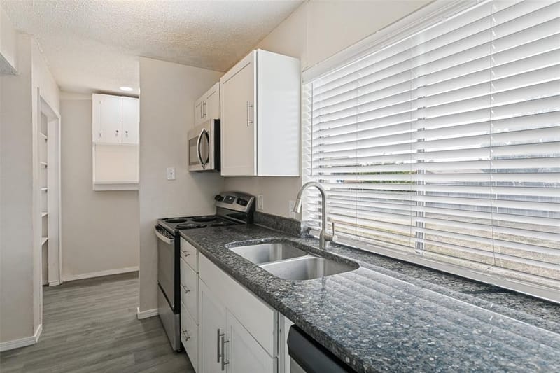 1210 Brook Hill Lane, Arlington TX 76014 - Photo 13