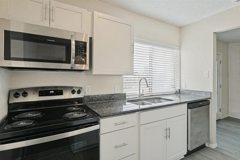 1210 Brook Hill Lane, Arlington TX 76014 - Photo 12