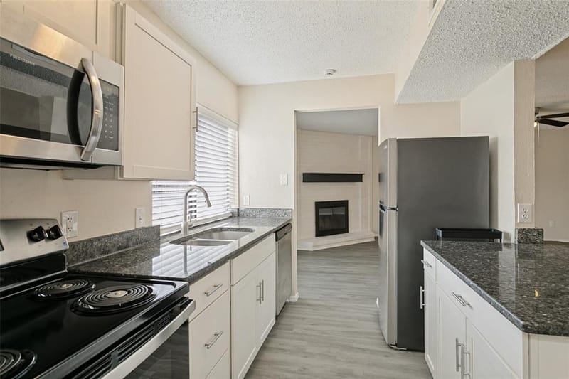1210 Brook Hill Lane, Arlington TX 76014 - Photo 9
