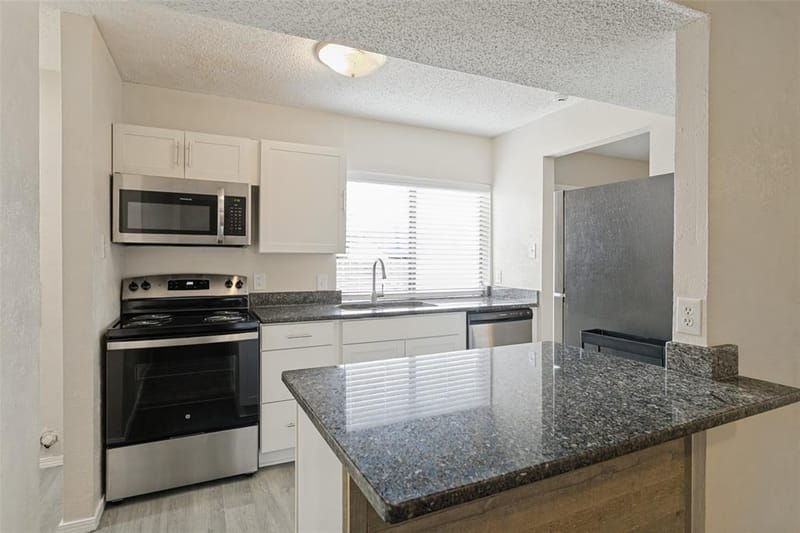 1210 Brook Hill Lane, Arlington TX 76014 - Photo 11