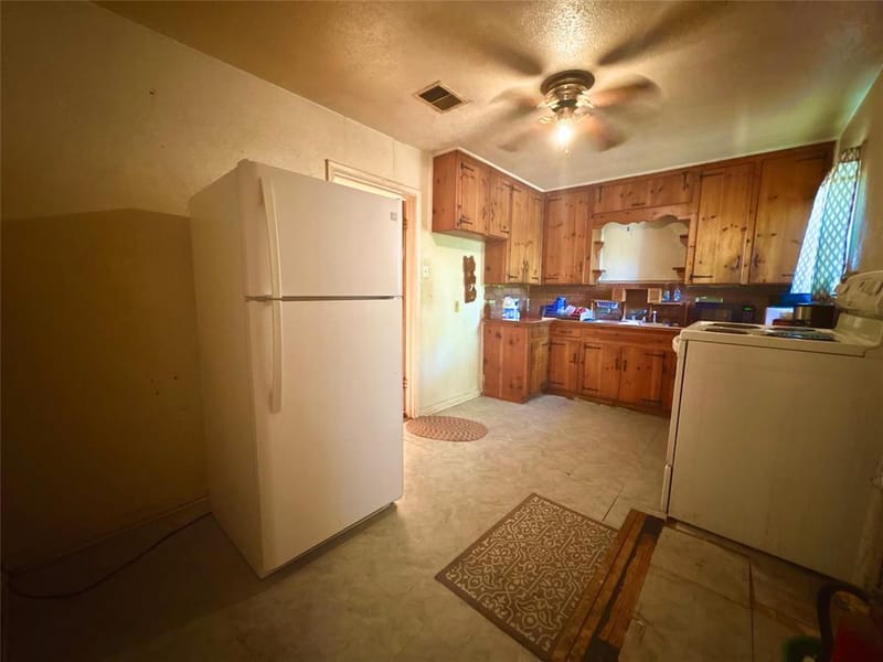2121 Kingsdale Drive, Fort Worth TX 76119 - Photo 12