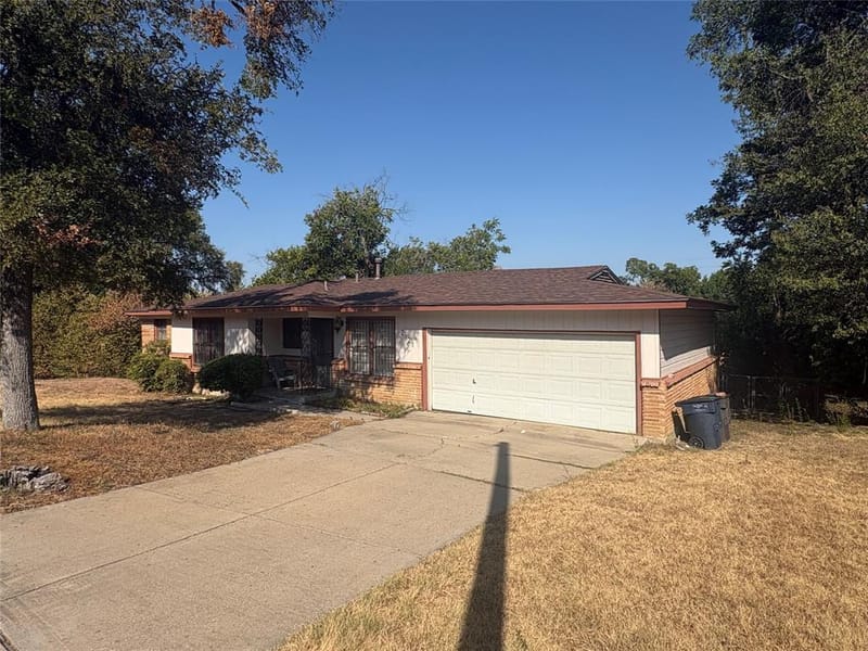 2121 Kingsdale Drive, Fort Worth TX 76119 - Photo 3