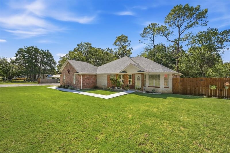 173 Graves Circle, Pottsboro TX 75076 - Photo 2