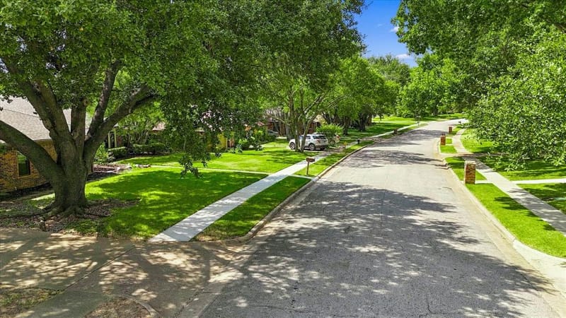 541 Briarglen Drive, Coppell TX 75019 - Photo 5