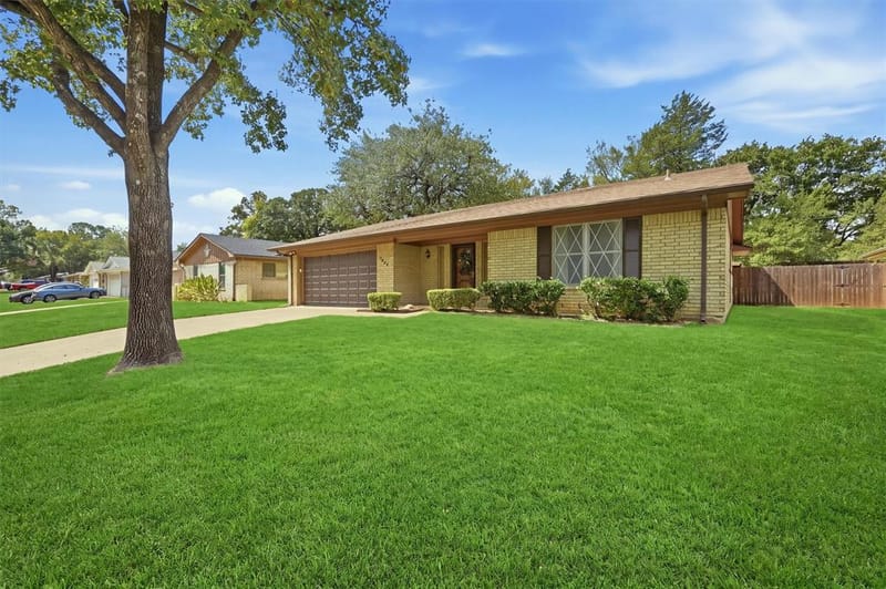 2403 Caprice Avenue, Denison TX 75020 - Photo 2