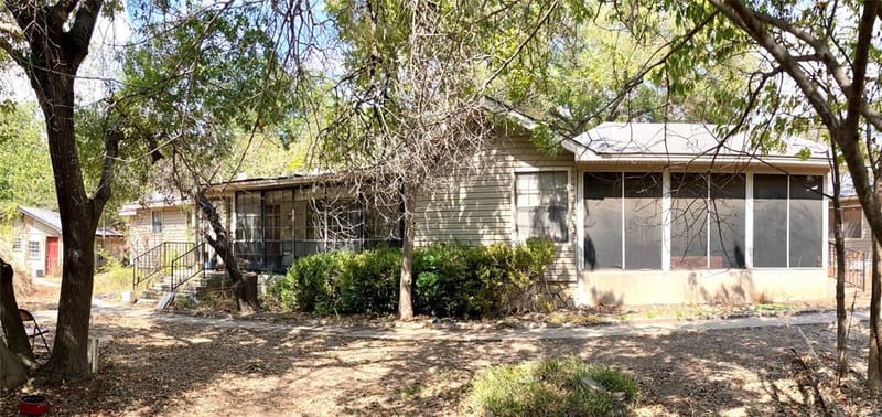 2804 Maplewood Street, Granbury TX 76048 - Photo 2