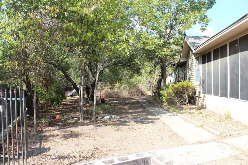 2804 Maplewood Street, Granbury TX 76048 - Photo 6