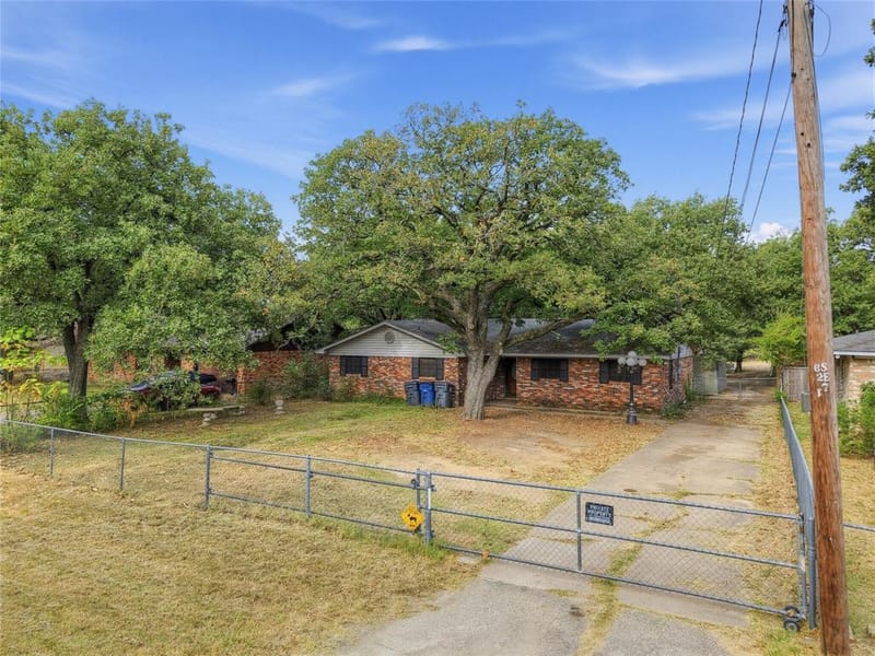 1611 Shepherd Lane, Dallas TX 75253