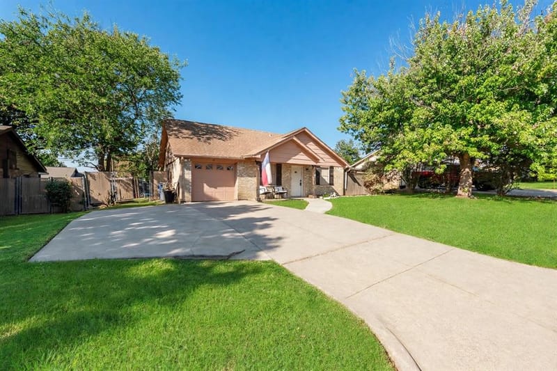 837 Blue Ridge Drive, Burleson TX 76028 - Photo 2