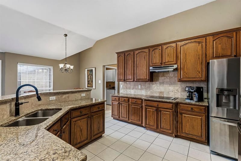 3916 Montrose Drive, Plano TX 75025 - Photo 6