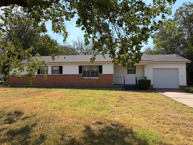 804 E Adams Street, Itasca TX 76055