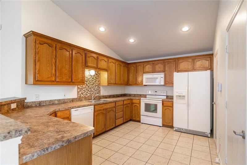 6037 Melanie Drive, Fort Worth TX 76131 - Photo 4