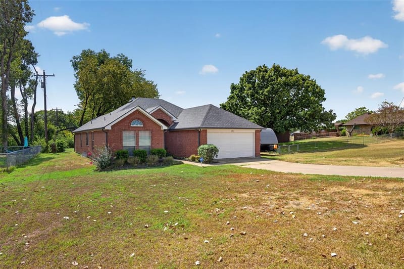 304 Daisy Road, Midlothian TX 76065 - Photo 2
