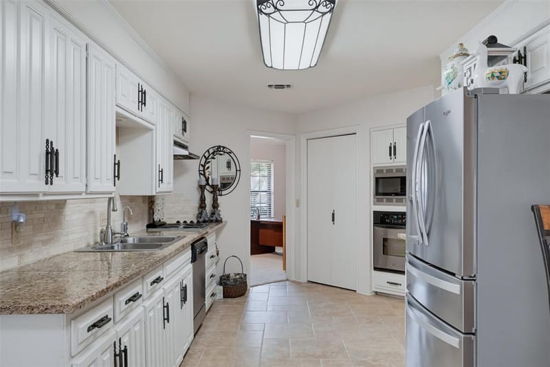 1903 Moody Court, Arlington TX 76012 - Photo 20