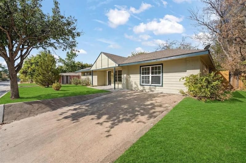 909 15th Street, Grand Prairie TX 75050 - Photo 2