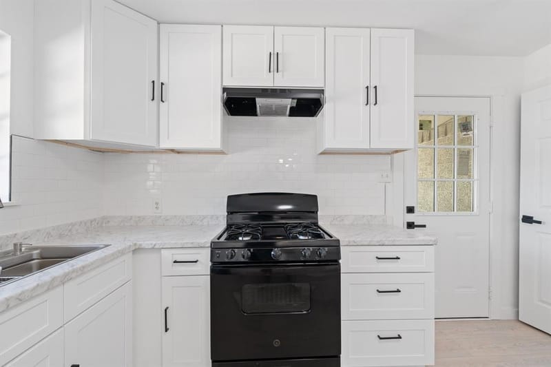 909 15th Street, Grand Prairie TX 75050 - Photo 9