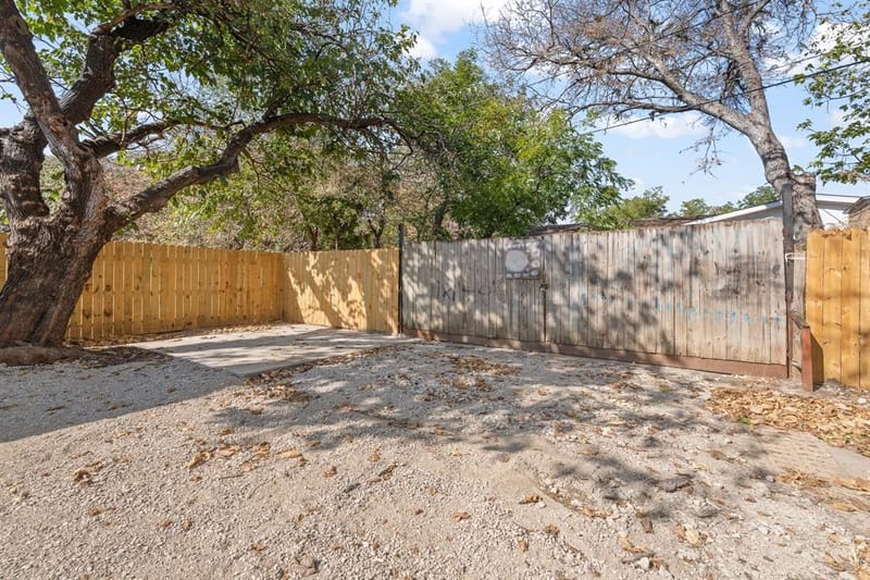 909 15th Street, Grand Prairie TX 75050 - Photo 30