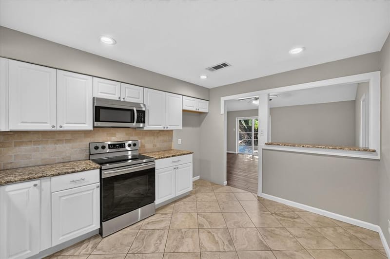 1121 Greendale Drive, Bedford TX 76022 - Photo 7