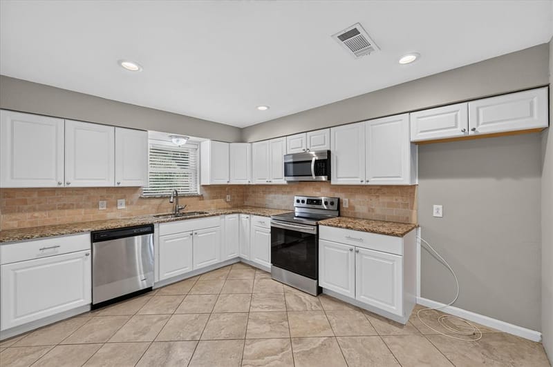 1121 Greendale Drive, Bedford TX 76022 - Photo 10