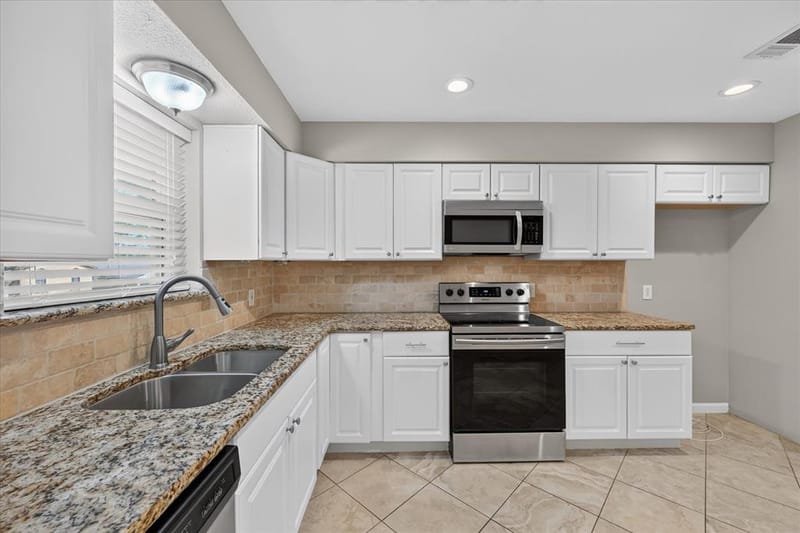 1121 Greendale Drive, Bedford TX 76022 - Photo 11