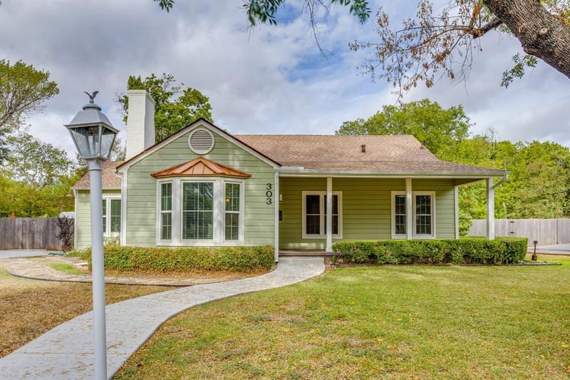 303 Harbin Avenue, Waxahachie TX 75165 - Photo 2