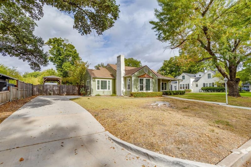 303 Harbin Avenue, Waxahachie TX 75165 - Photo 4