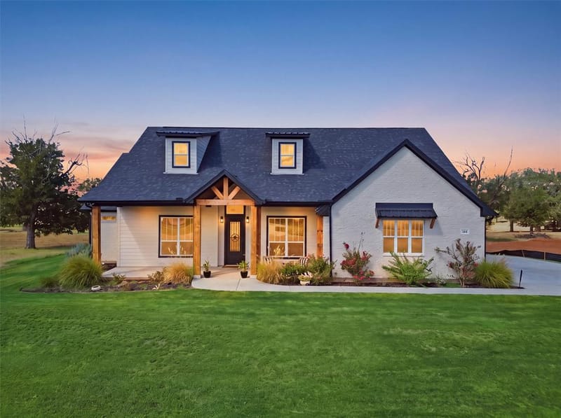 2181 Middlewood Circle, Granbury TX 76049