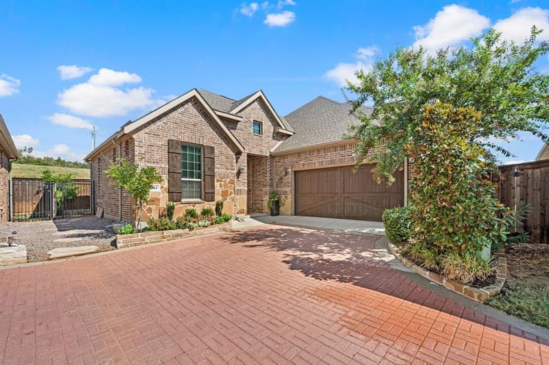 1833 Spotted Fawn Drive, Arlington TX 76005