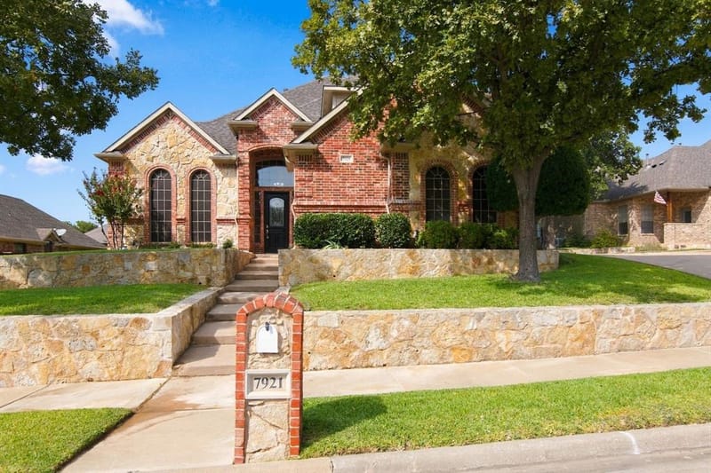7921 Shady Oaks Drive, North Richland Hills TX 76182 - Photo 2