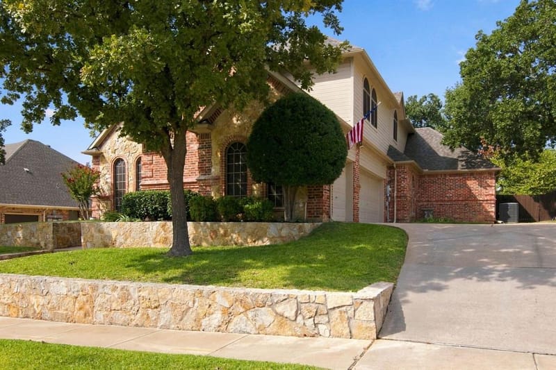 7921 Shady Oaks Drive, North Richland Hills TX 76182 - Photo 3
