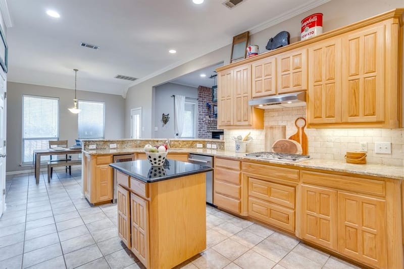 427 Shenandoah Drive, Burleson TX 76028 - Photo 12