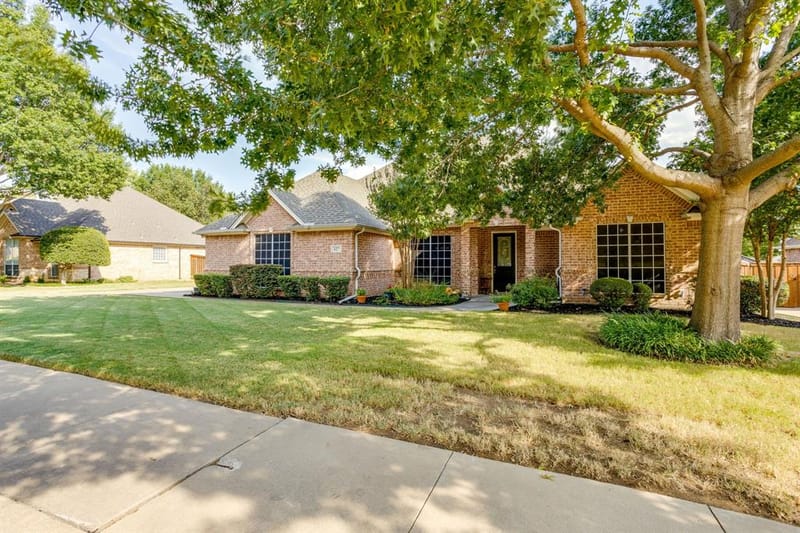 427 Shenandoah Drive, Burleson TX 76028