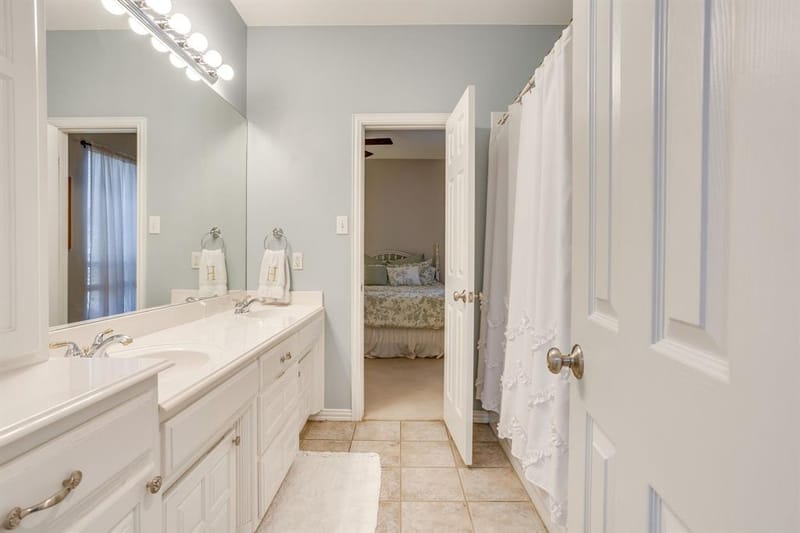 427 Shenandoah Drive, Burleson TX 76028 - Photo 34