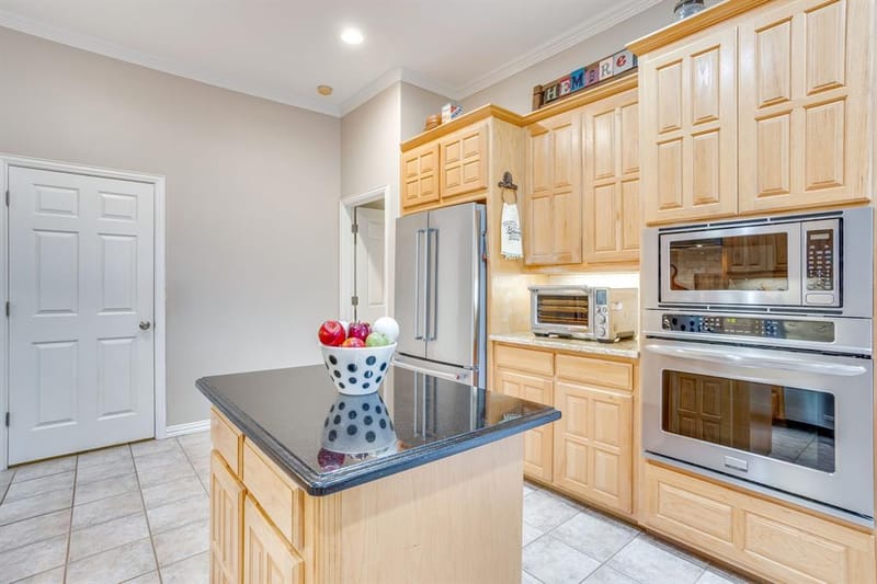 427 Shenandoah Drive, Burleson TX 76028 - Photo 10