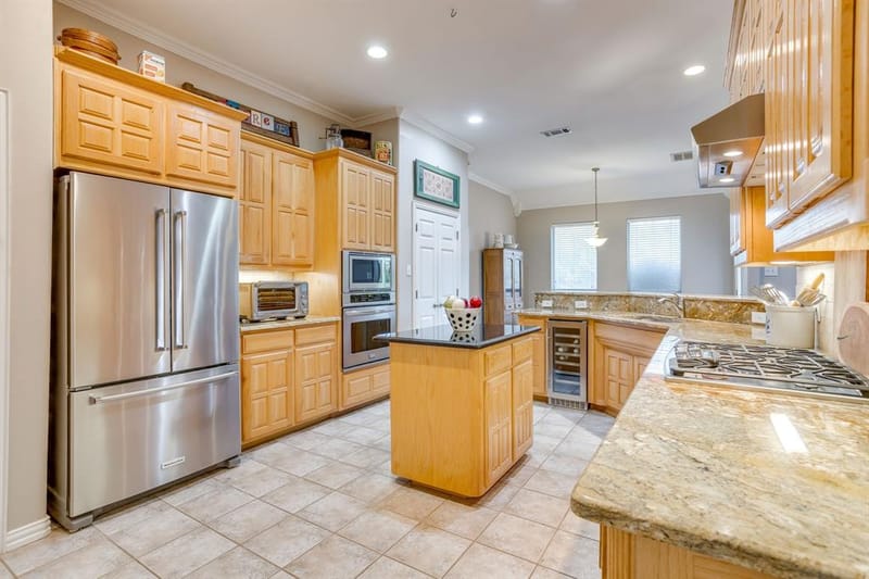 427 Shenandoah Drive, Burleson TX 76028 - Photo 11