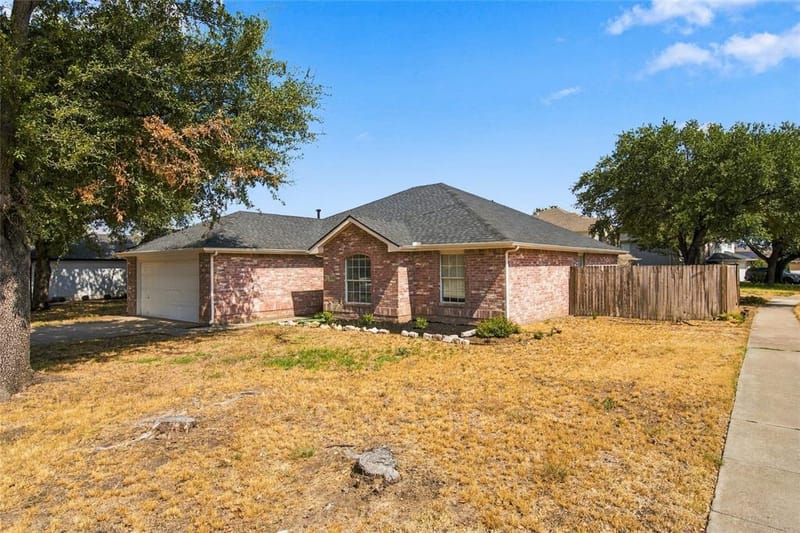 1024 Hiawatha Court, Saginaw TX 76131 - Photo 9