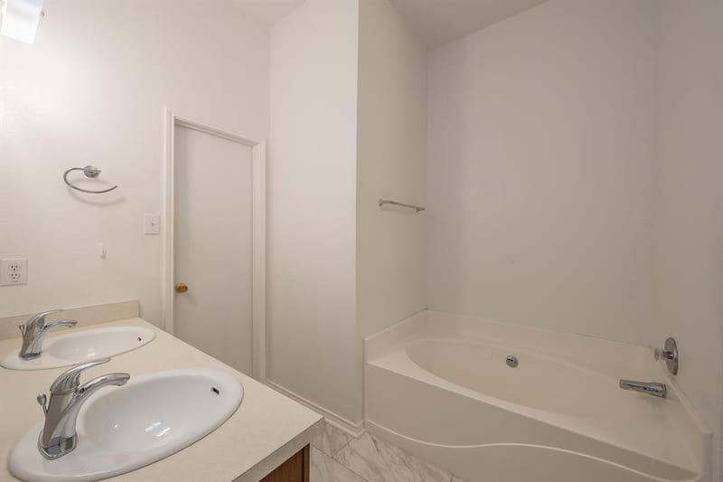 6833 Bluff View Drive, Watauga TX 76137 - Photo 20